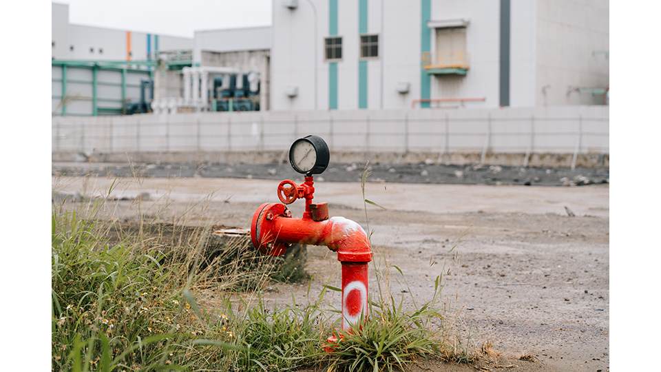 望著舊油槽拆除後的大片空地，令人遙想未來新建的燃氣機組屹立於此的光景。